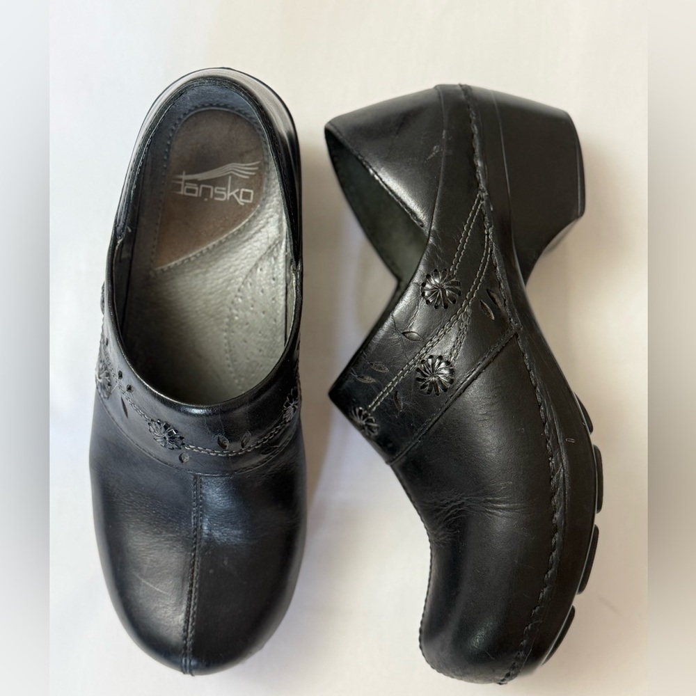 Dansko Women's Black Leather Comfort Clog Summer Floral Cut Women’s Size EU 37